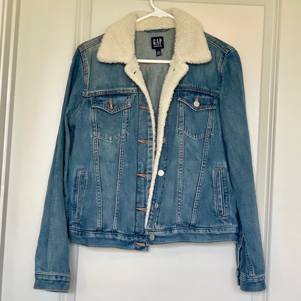 Gap denim jacket w fur lining